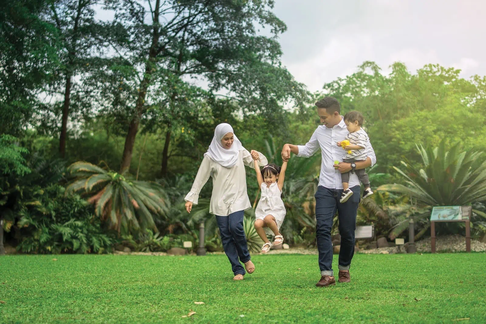 Alam Suria Pokok.Asia